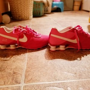 Womans Nike ahox size 7